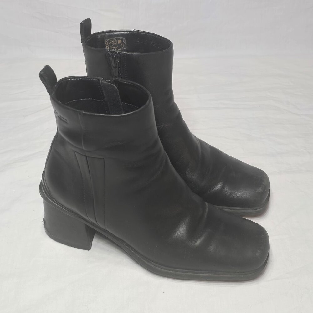 ECCO Black Ankle Boot Women Size 4 with Side Zipper
